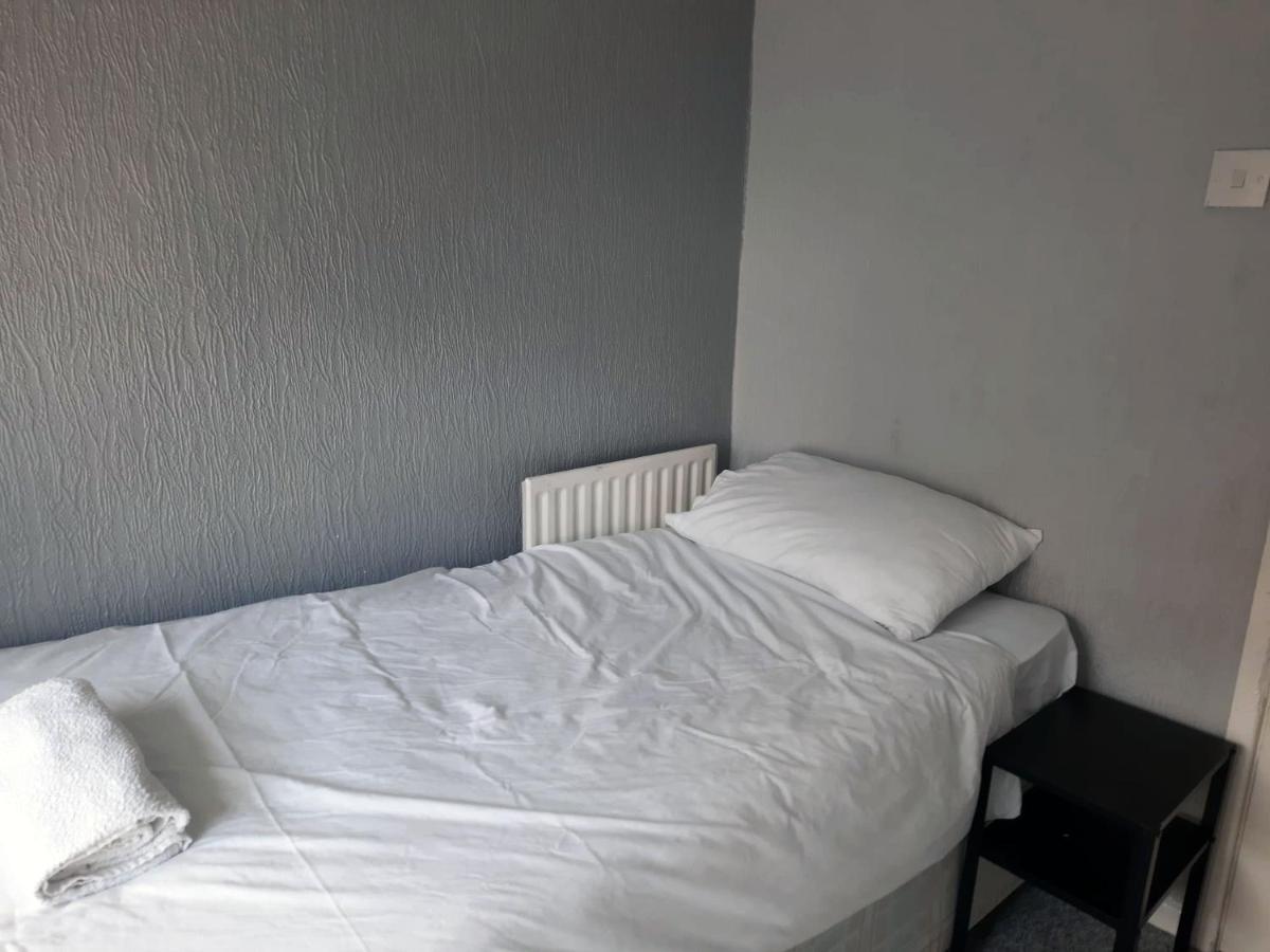 Вилла Llewellyn House Llwynypia Экстерьер фото