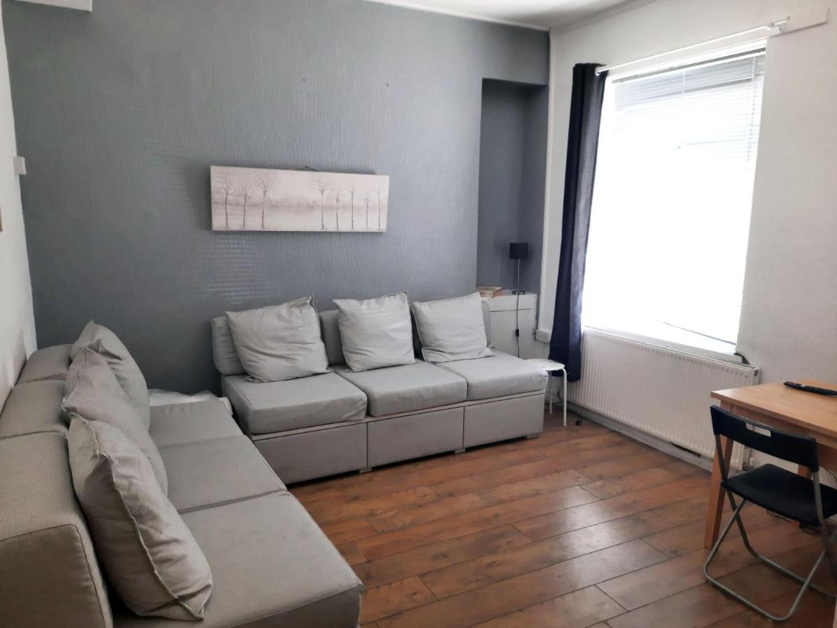 Вилла Llewellyn House Llwynypia Экстерьер фото